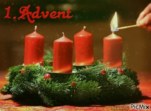 Kaarsen worden aangestoken op een adventskrans voor de eerste Advent.