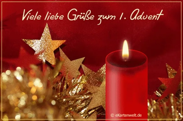 Rode kaars met sterren en kerstversiering voor de eerste Advent.