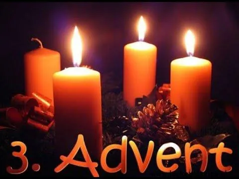 Vier kaarsen branden voor Advent met de tekst "3. Advent".