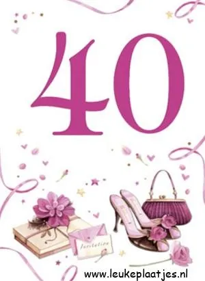 Een kaart met het getal 40, roze schoenen en een tas, versierd met bloemen.