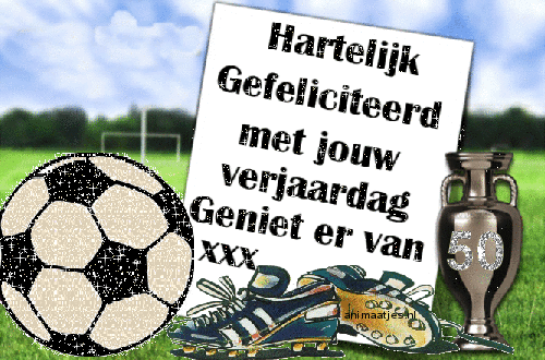 50 jaar man humor gif - Verjaardagswens met voetbalschoenen, bal en trofee op een grasvelden achtergrond.