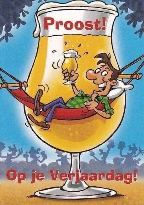 ᐅ afbeelding verjaardag man - Verjaardag plaatjes Een man ontspant in een grote bierglazendon met een biertje. Tekst: "Proost! Op je Verjaardag!"