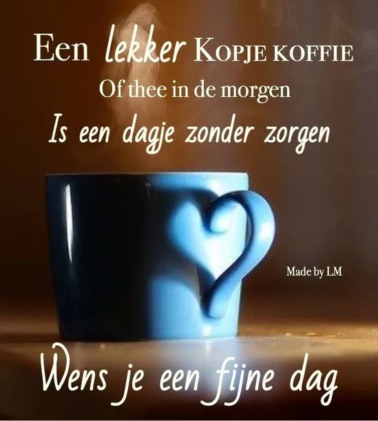 Een mok koffie met hartvormige handgreep en tekst over een zorgeloze dag.