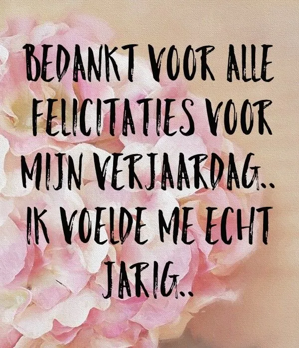 Tekst op een roze achtergrond: "Bedankt voor alle felicitaties voor mijn verjaardag."