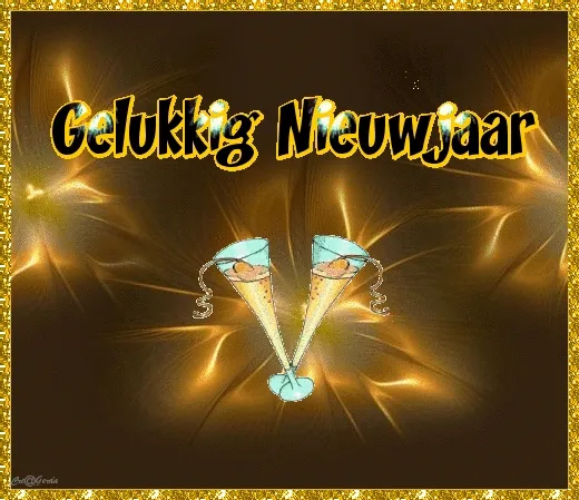 Felicitatiekaart voor het nieuwe jaar met twee glazen en gouden achtergrond.