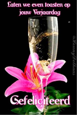 Een feestelijke achtergrond met een champagneglas en een roze lelie. Gefeliciteerd!