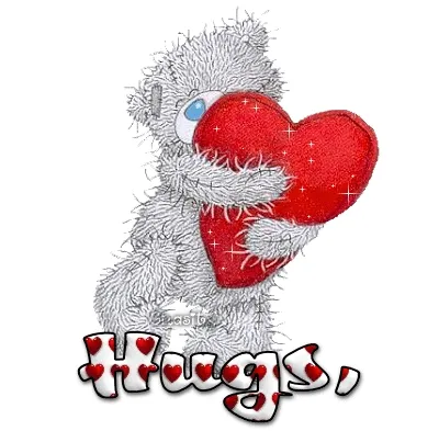 Een schattige teddybeer houdt een rood hart vast. Tekst: Hugs.