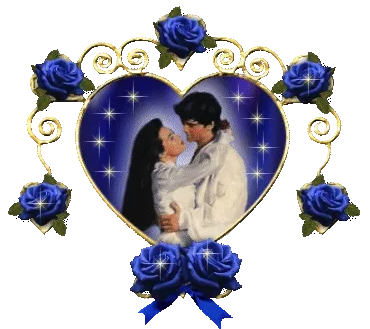 Verschillende blauwe rozen om een hart gevormd door een liefdevol stel in omhelzing.