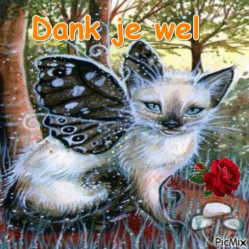 Een kat met vlinder vleugels in een bos, versierd met bloemen en een paddenstoel.