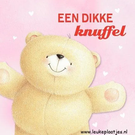 Een schattige teddybeer met open armen op een roze achtergrond.