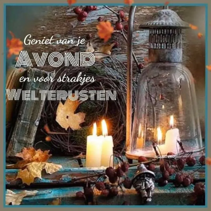 ᐅ fijne avond afbeeldingen - Fijne avond plaatjes Een sfeervolle afbeelding met kaarsen en een lantaarn voor een ontspannen avond.