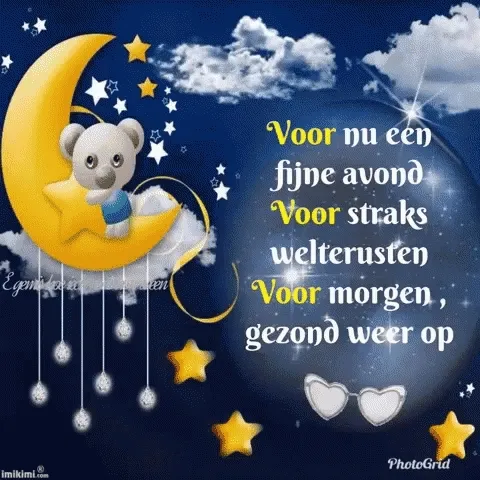 Een schattige teddybeer op een maan, met sterren en een nachtelijke achtergrond.