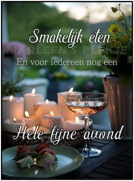 Sfeer met kaarsen en een drankje, tekst over een fijne avond en smakelijk eten.