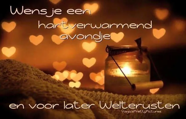 Een sfeervolle afbeelding met een kaars en hartjes op een warme achtergrond.