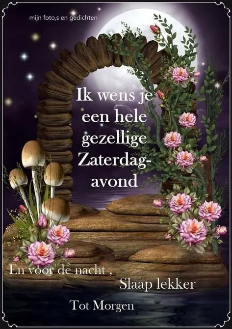 Een versierde boog met bloemen en paddenstoelen, met een wens voor het weekend.