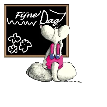 Een muis met een roze outfit kijkt naar een schoolbord met "Fijne Dag!" geschreven.