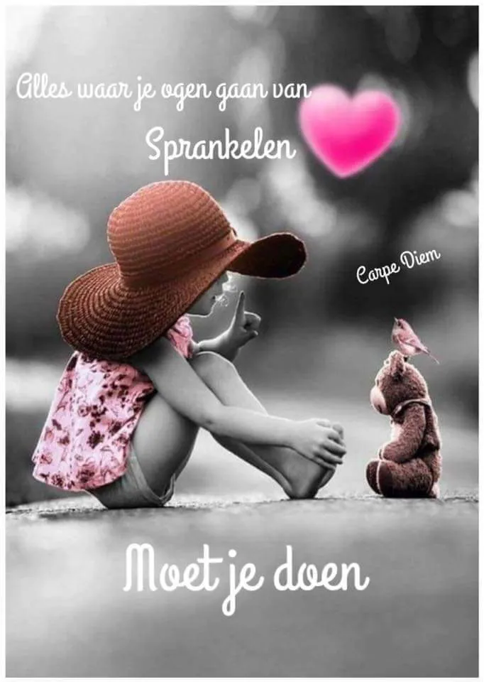 Meisje met hoed zat naast een teddybeer, omringd door inspirerende tekst.