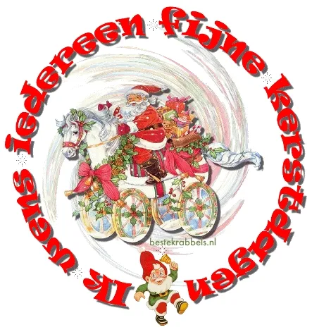 Kerstman rijdt in een versierde koets met een paard, omringd door feestdecoraties.