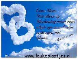 ᐅ fijne moederdag in de hemel - Moederdag plaatjes Wolken in de lucht vormen harten, met een boodschap voor moederdag.