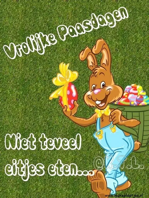 Een vrolijke paashaas met een mand vol eieren en een feestelijke boodschap.