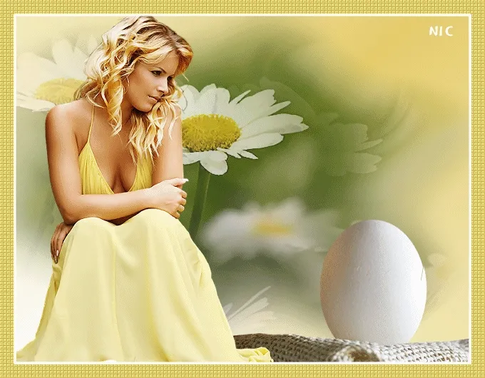 Vrouw in een gele jurk kijkt naar een groot ei met bloemen op de achtergrond.