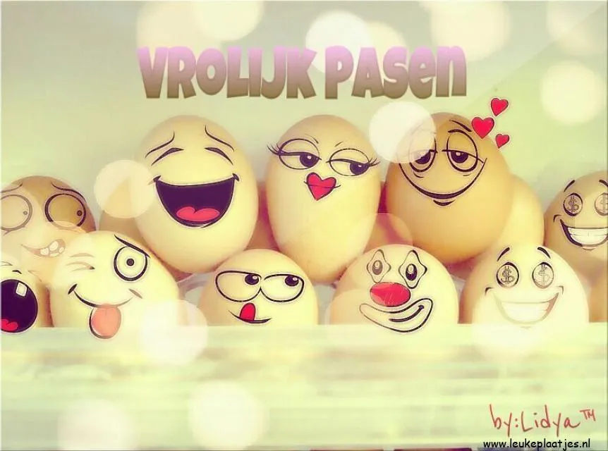 Eieren met verschillende gezichten en teksten voor een vrolijk Pasen.