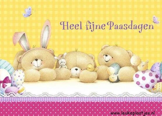 Drie schattige beren met paasdecoraties op een gele achtergrond. Fijne Paasdagen!