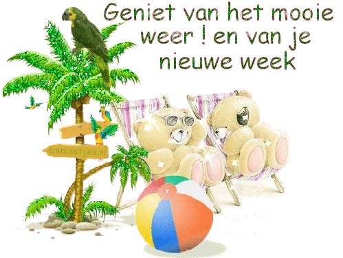 Twee teddyberen op strandstoelen met een papegaai en een strandbal.