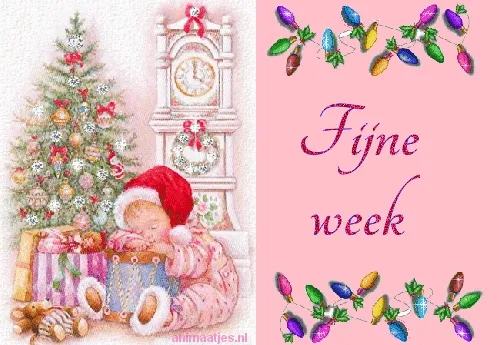 Kind slaapt onder de kerstboom met cadeaus, tekst 'Fijne week' op een roze achtergrond.