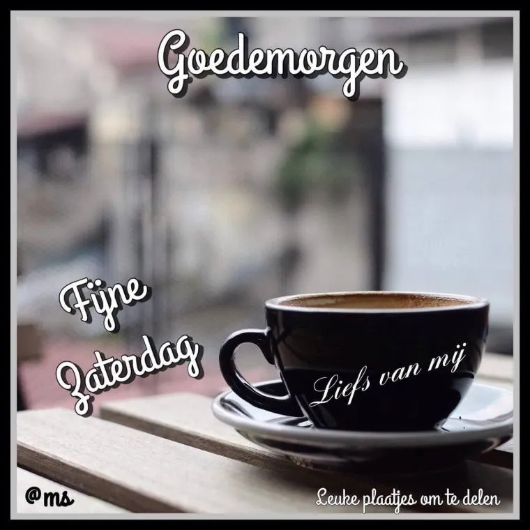 Kopje koffie op tafel met de tekst: "Goedemorgen, fijne zaterdag, liefs van mij."