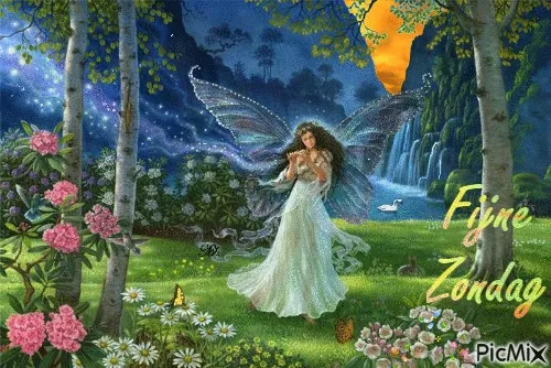 Een elf met vleugels in een kleurrijke, bloeiende omgeving. Groene bomen en een waterval.