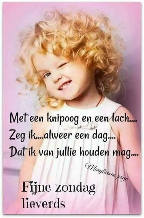 ᐅ fijne zondag tekst - Zondag plaatjes Een blij kind met krullend haar en een speelse knipoog op een inspirerende achtergrond.