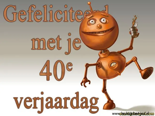 Een robot viert een 40e verjaardag met een feestelijk bord.
