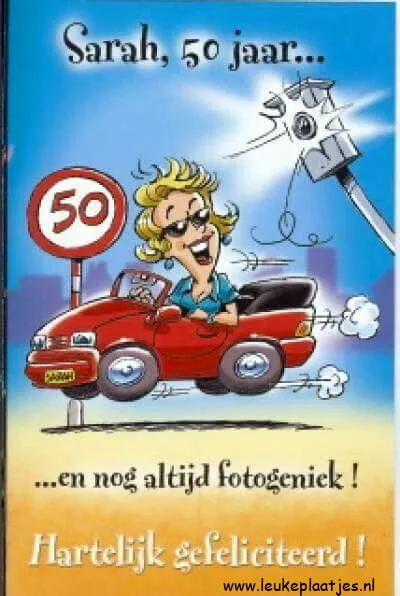 ᐅ gefeliciteerd 50 jaar vrouw humor - Verjaardag plaatjes Een cartoon van een vrouw in een rode auto met een 50-jarig verjaardagsthema.