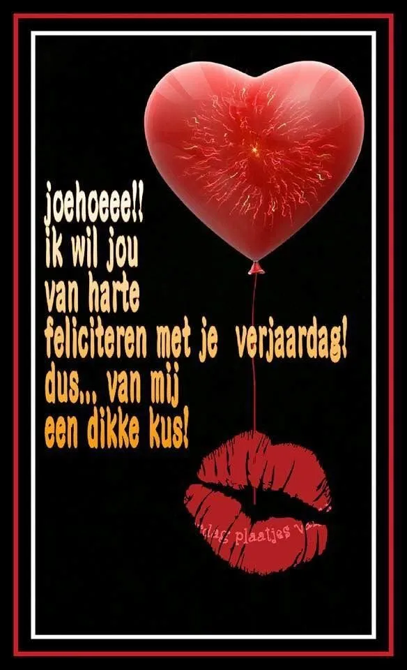 Een hartvormige ballon met een verjaardagswens en lippenstempel.