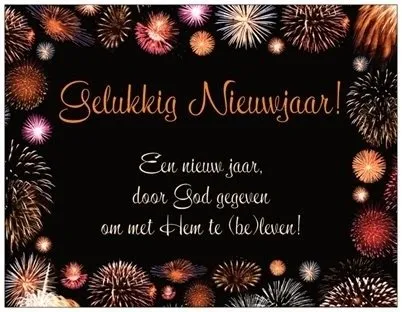 Tekst met wensen voor een gelukkig nieuwjaar en kleurrijke vuurwerkachtergrond.