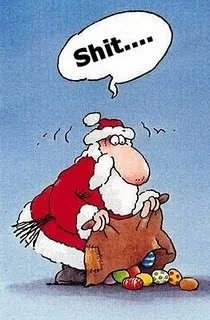 Santa kijkt bezorgd in zijn zak met gekleurde eieren.
