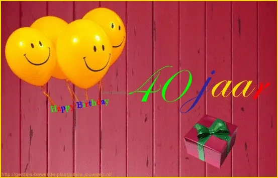 Drie gele ballonnen met vrolijke gezichten en een cadeau voor een 40ste verjaardag.