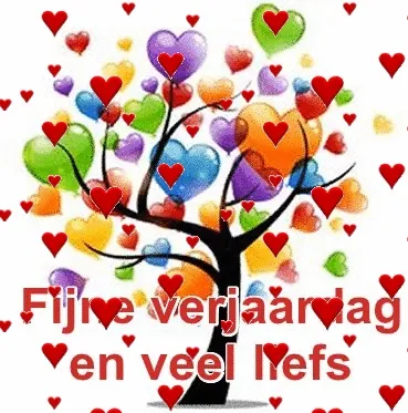 Een boom met kleurrijke hartvormige ballonnen en een verjaardagswens.