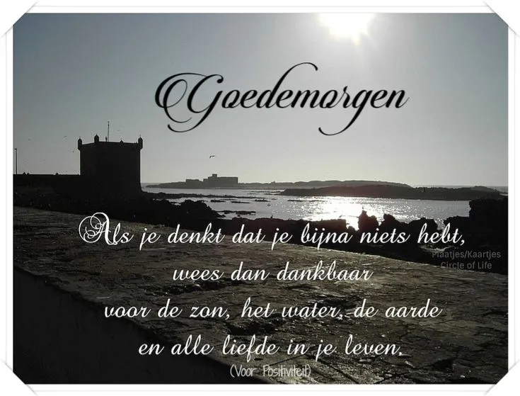 ᐅ goedemorgen afbeeldingen met tekst - Goedemorgen plaatjes Zonsopgang bij de zee met de tekst "Goedemorgen" en een positieve boodschap.