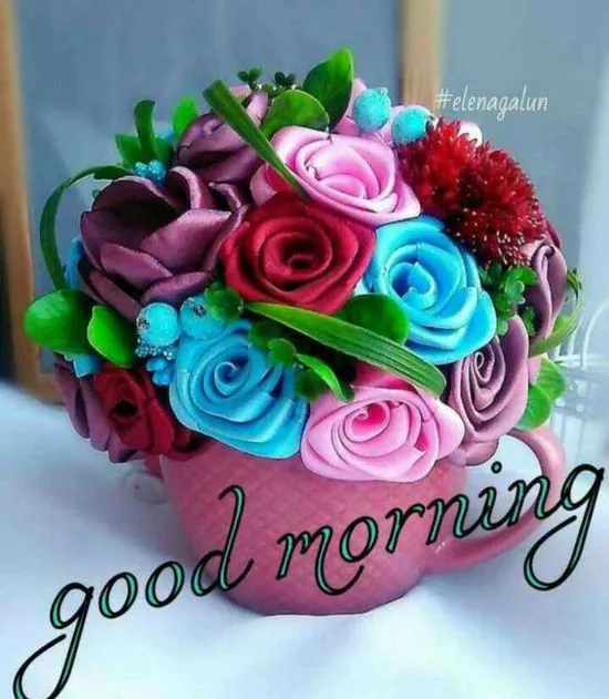 Een kleurrijk boeket bloemen in een roze mok met de tekst "good morning".