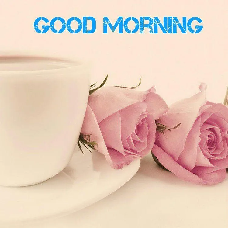 Koffie met rozen, tekst "GOEDEMORGEN" erboven.