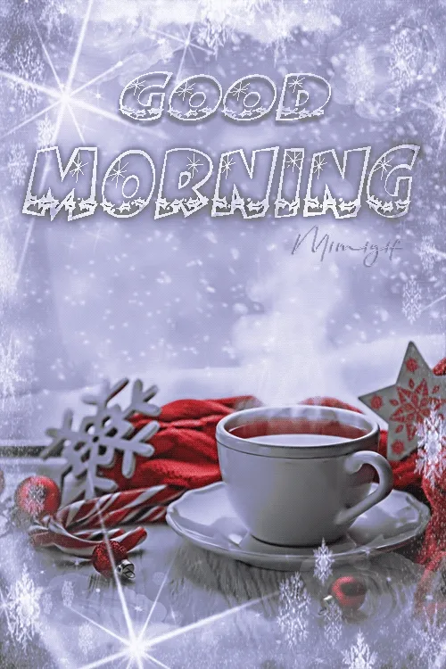 Een warme kop koffie met sneeuwvlokken en kerstdecoraties, met de tekst "Good Morning".