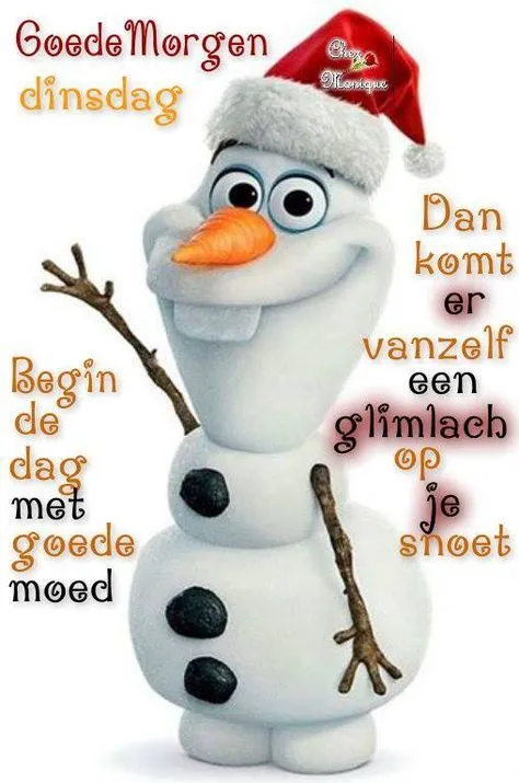 Sneeuwpop met een kerstman-hoed, begroet de dag met een glimlach.