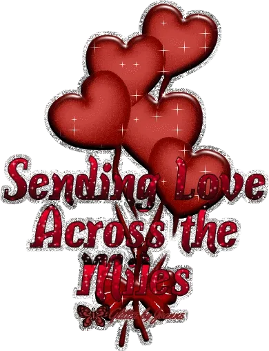 Rode hartvormige ballonnen met de tekst "Sending Love Across the Miles".