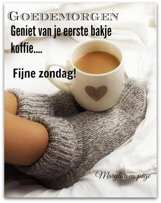 Een mok koffie naast een paar warme sokken, met de tekst "Goedemorgen".
