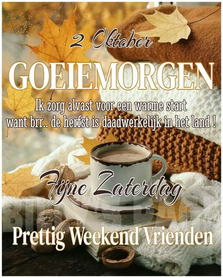 Koffiekop met herfstdecor en tekst over een fijne zaterdag.