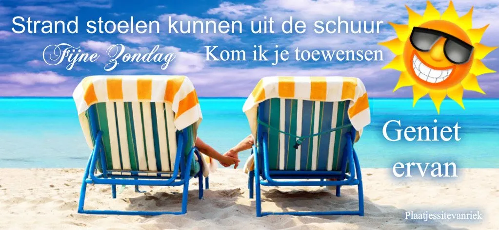 ᐅ goedemorgen zondag - Zondag plaatjes Twee strandstoelen staan op het zand met een rustige zee op de achtergrond.