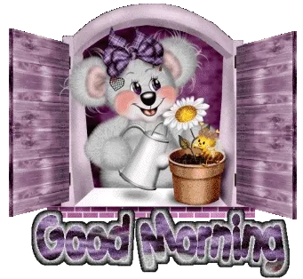 Een schattige muis met een gietertje en een bloem bij een open raam.