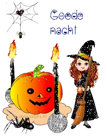 Een heks met een pompoen en kaarsen, met Halloween-thema. Tekst: "Goede nacht."